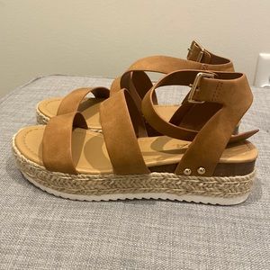 Girls sandals. Worn a few times. In good condition. Size 2